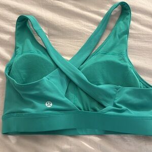 Lululemon Kelly green sports bra - size 6, worn once no tags